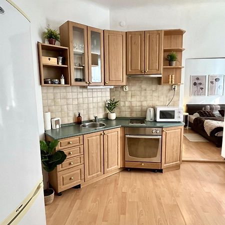 Apartment Caroline - Old Town, Ac Братислава Экстерьер фото