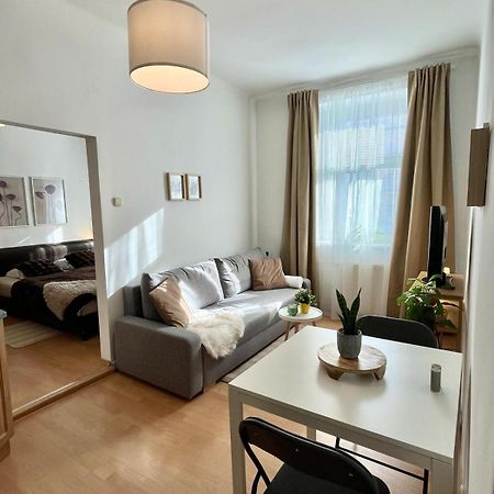 Apartment Caroline - Old Town, Ac Братислава Экстерьер фото