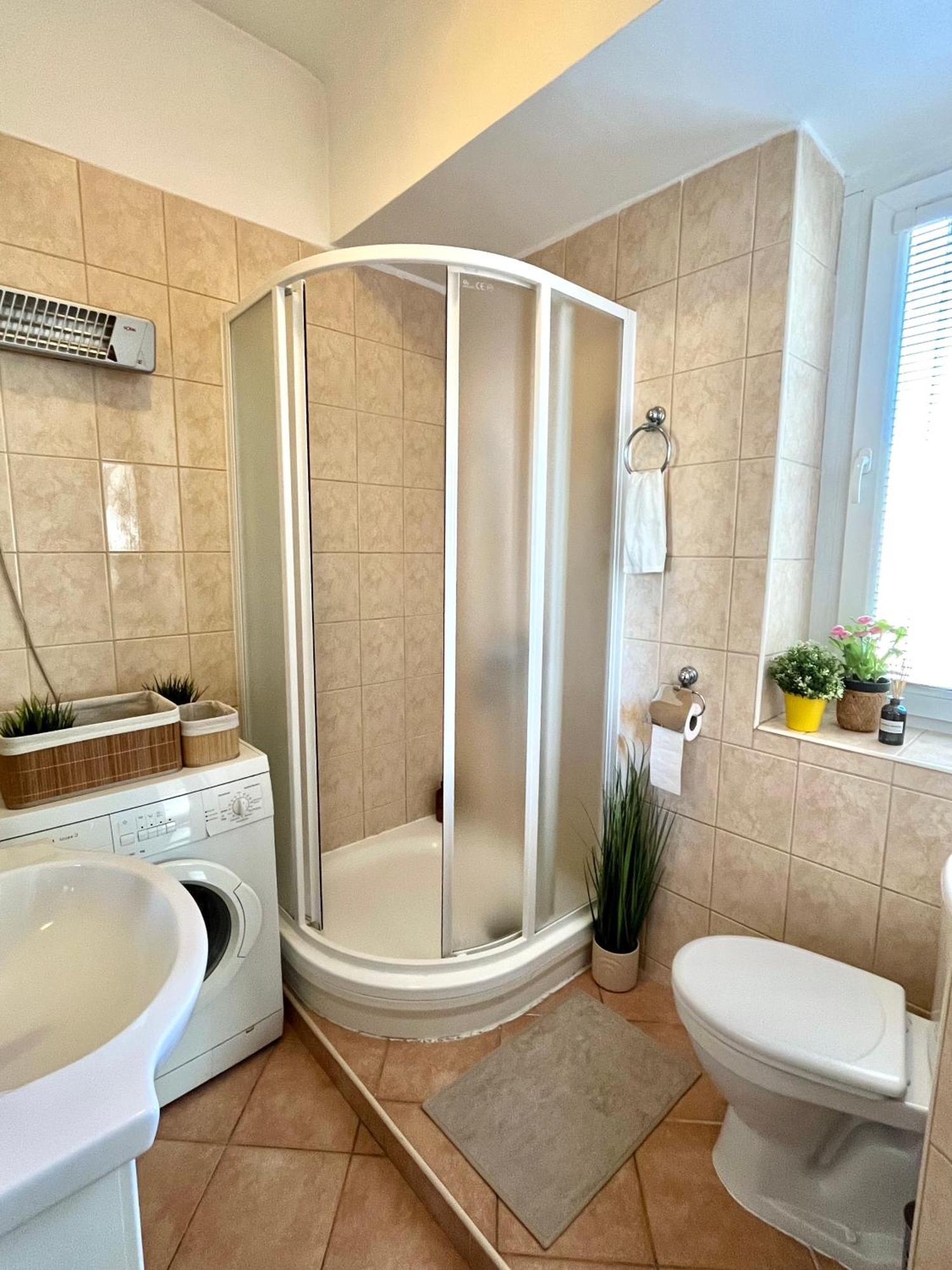 Apartment Caroline - Old Town, Ac Братислава Экстерьер фото