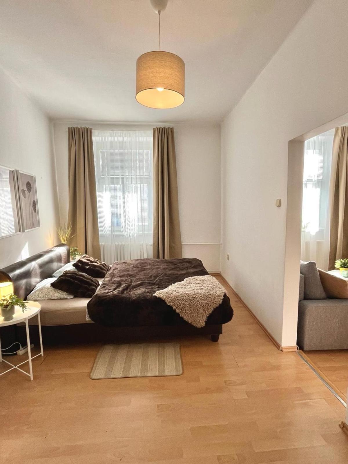 Apartment Caroline - Old Town, Ac Братислава Экстерьер фото