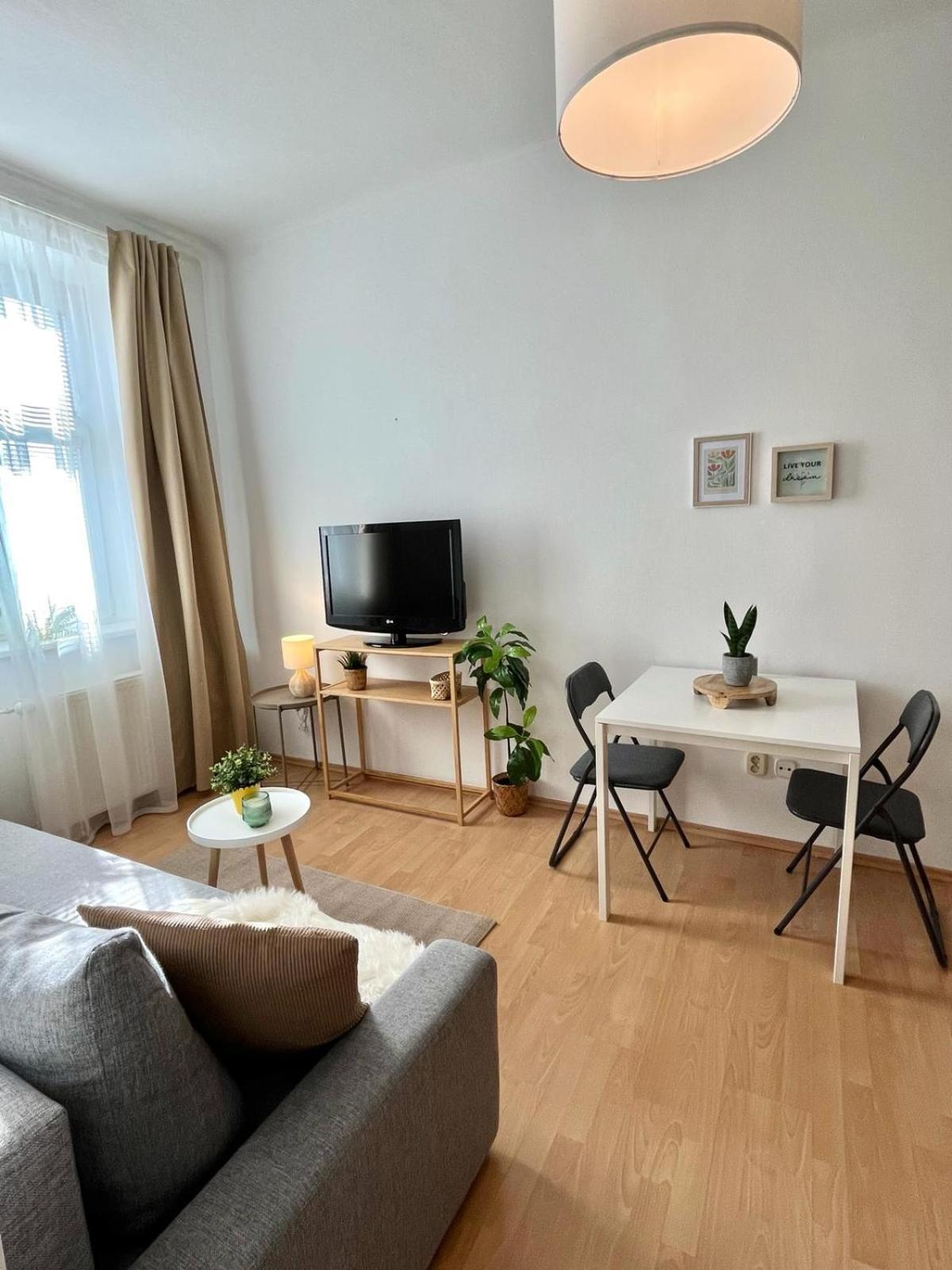 Apartment Caroline - Old Town, Ac Братислава Экстерьер фото