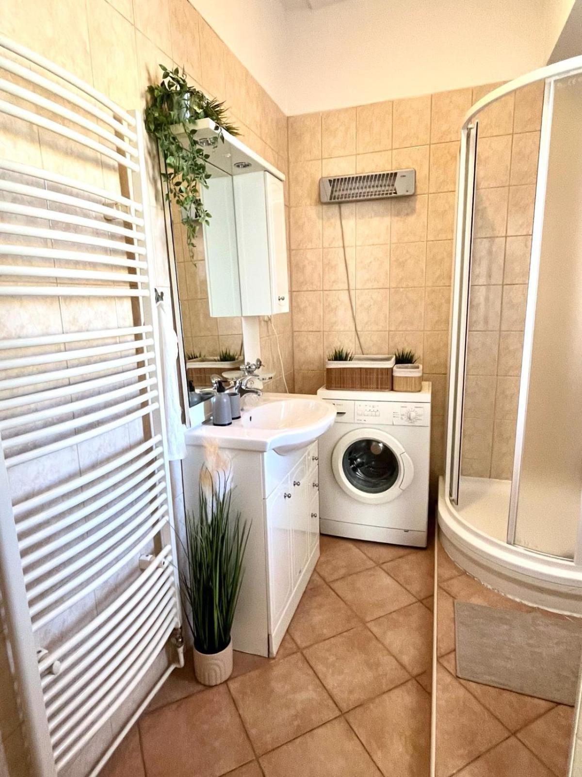 Apartment Caroline - Old Town, Ac Братислава Экстерьер фото